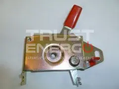 Кронштейн с ручками управления двигателем KM170/Control Handle Support 